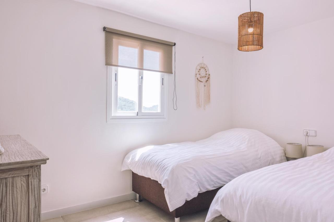 Apartamentos Catharina Maria Cala Llonga  Exterior foto